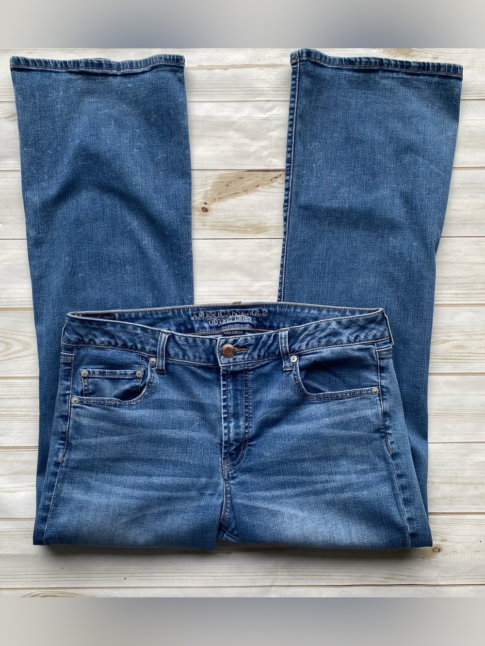 American Eagle favorite boyfriend bootcut denim jeans mid rise medium wash 18